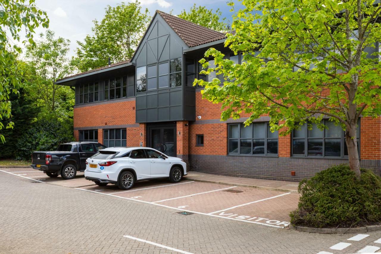 Homely - Watford Premier Apartments Esterno foto